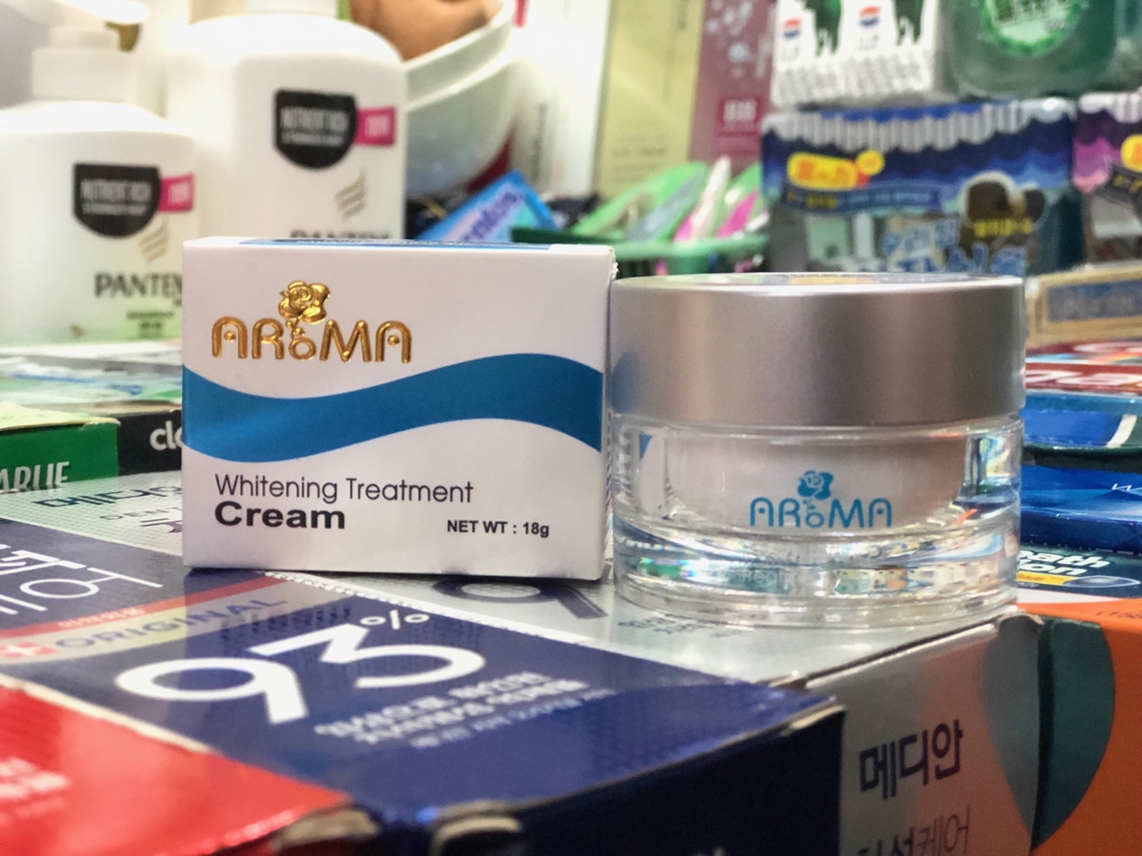 KEM DƯỠNG TRẮNG DA AROMA