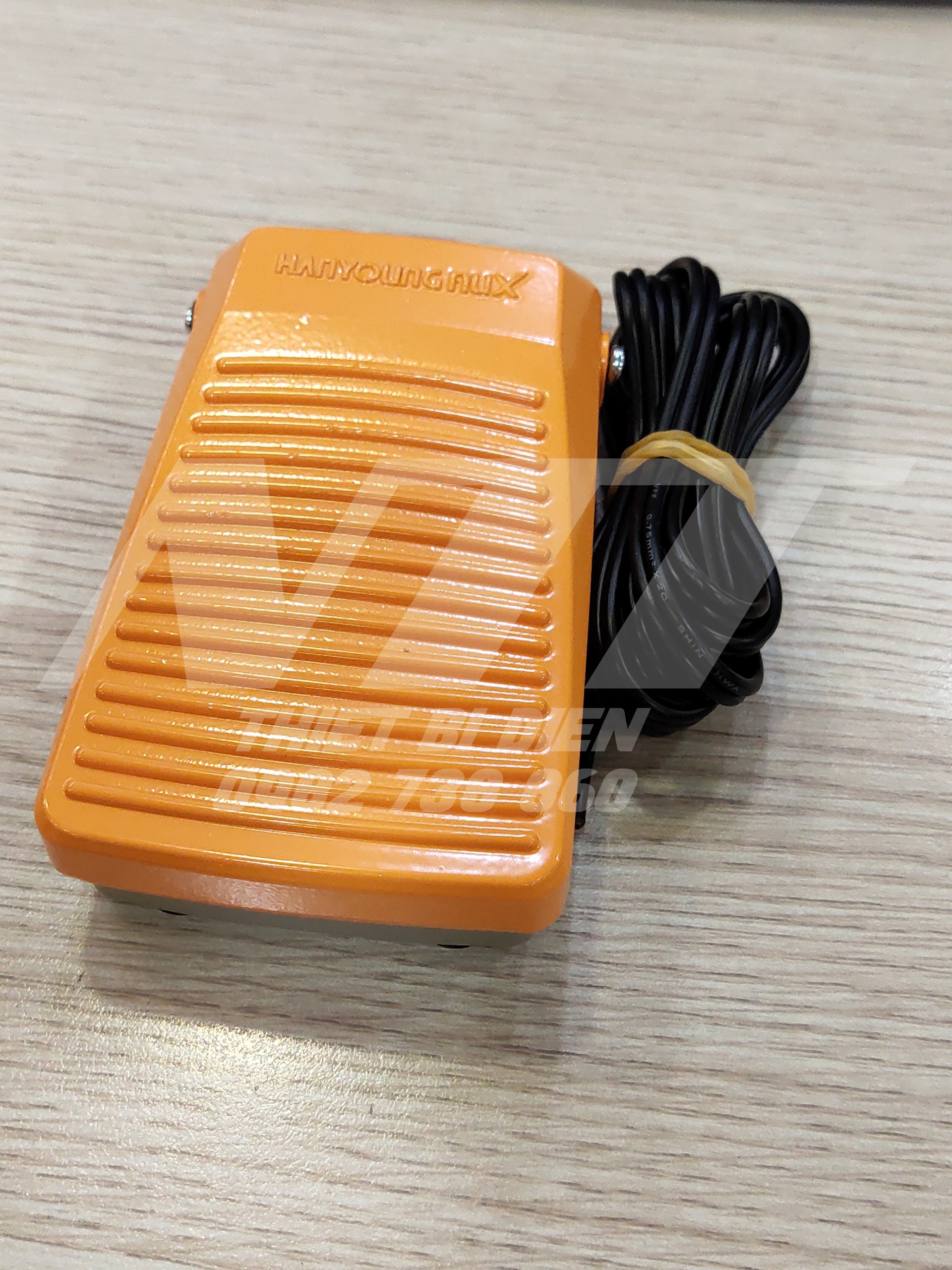 Công tắc bàn đạp HY-102N Hanyoung