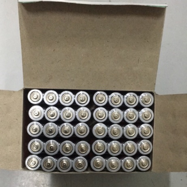 Pin con thỏ / 1 hộp