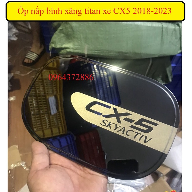 Ốp nắp bình xăng xe mazda cx5 2018-2023 titan cao cấp