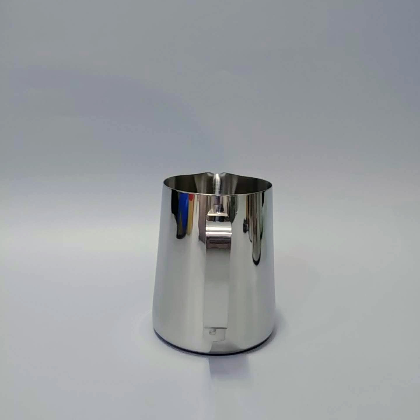 Ca đánh sữa Inox 600ml có vạch chia