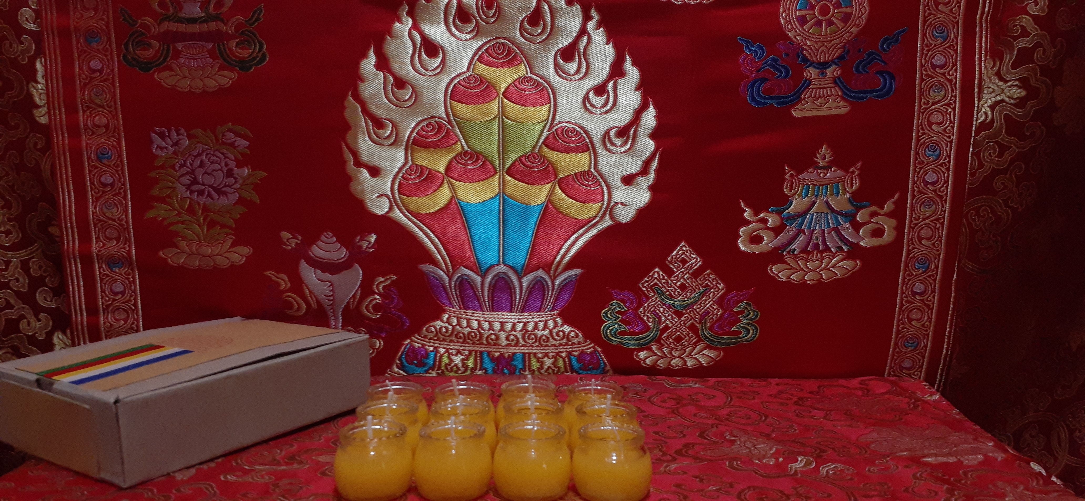 Đèn bơ cúng Phật JVALA - hũ tài bảo