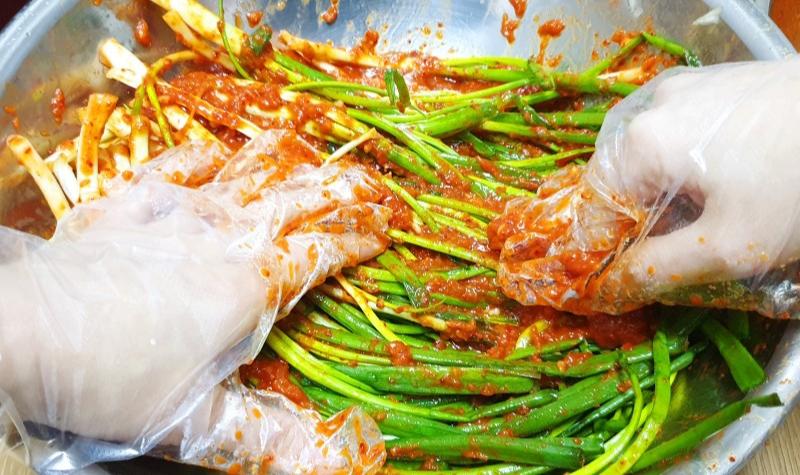KIMCHI HÀNH LÁ HÀN QUỐC 800G