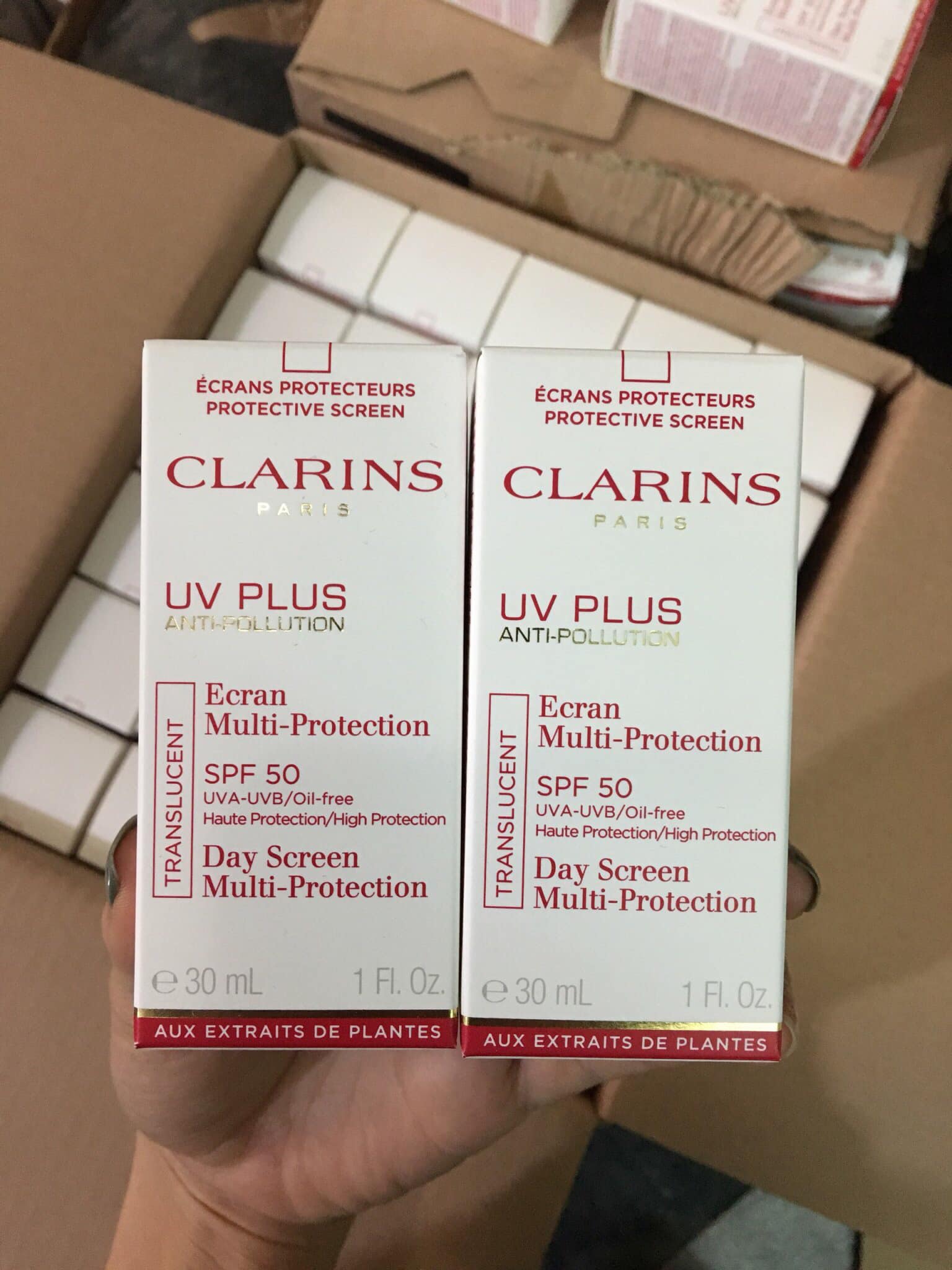 Kem chống nắng clarins trắng