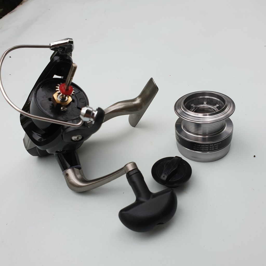 Máy câu cá DAJWA STRIKEFORCE 2500-B Và DAJWA STRIKEFORCE 4000-B (cam kết đổi trả trong 2 tuần đầu)