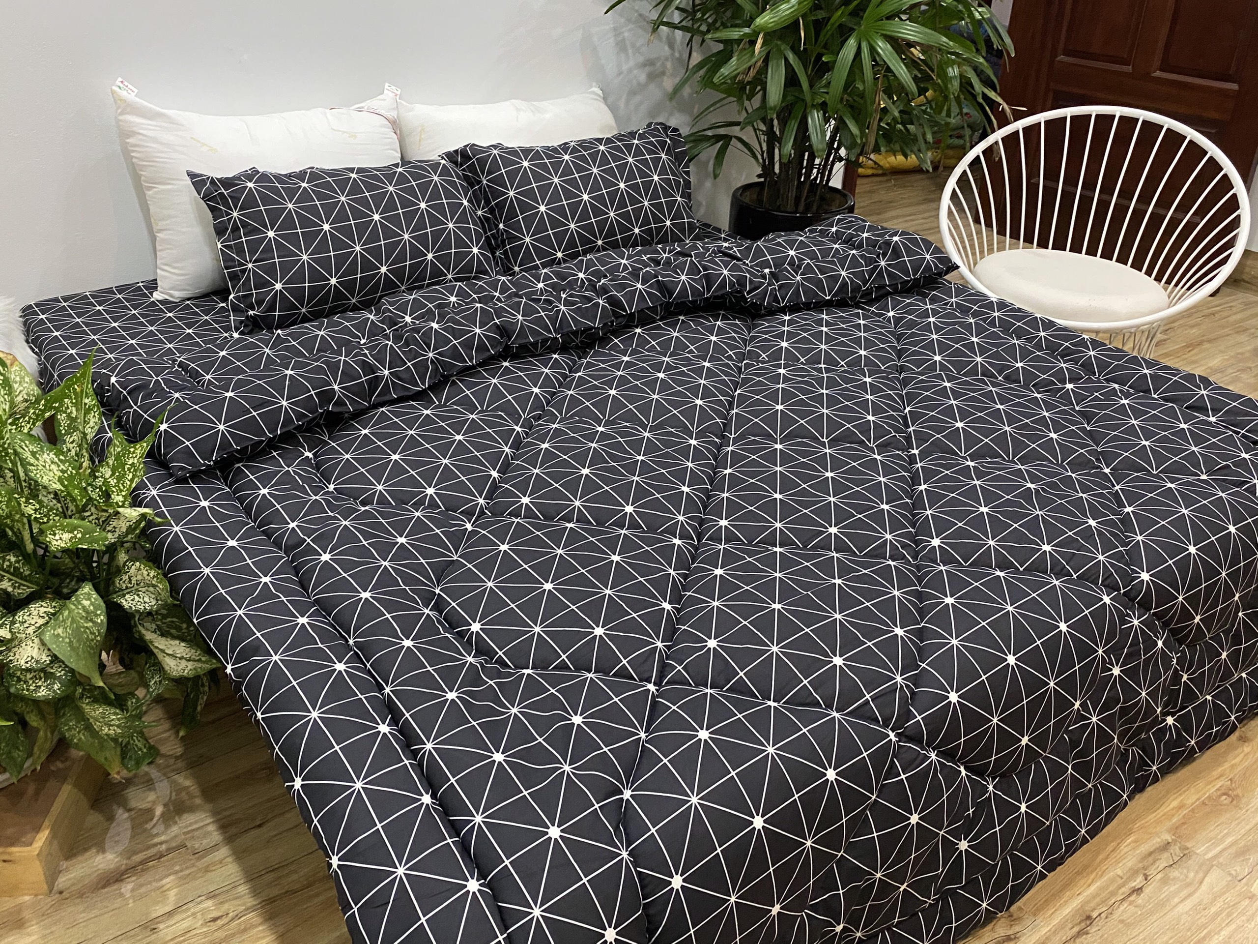 Bộ Chăn Ga Gối Cotton Poly Mẫu Kẻ Caro Đen Họa Tiết Cực Đẹp, Chất Liệu Cotton Poly Siêu Mềm Mịn, Thấm Hút Mồ Hôi, Không Phai Màu, Có Thể Giặt Máy