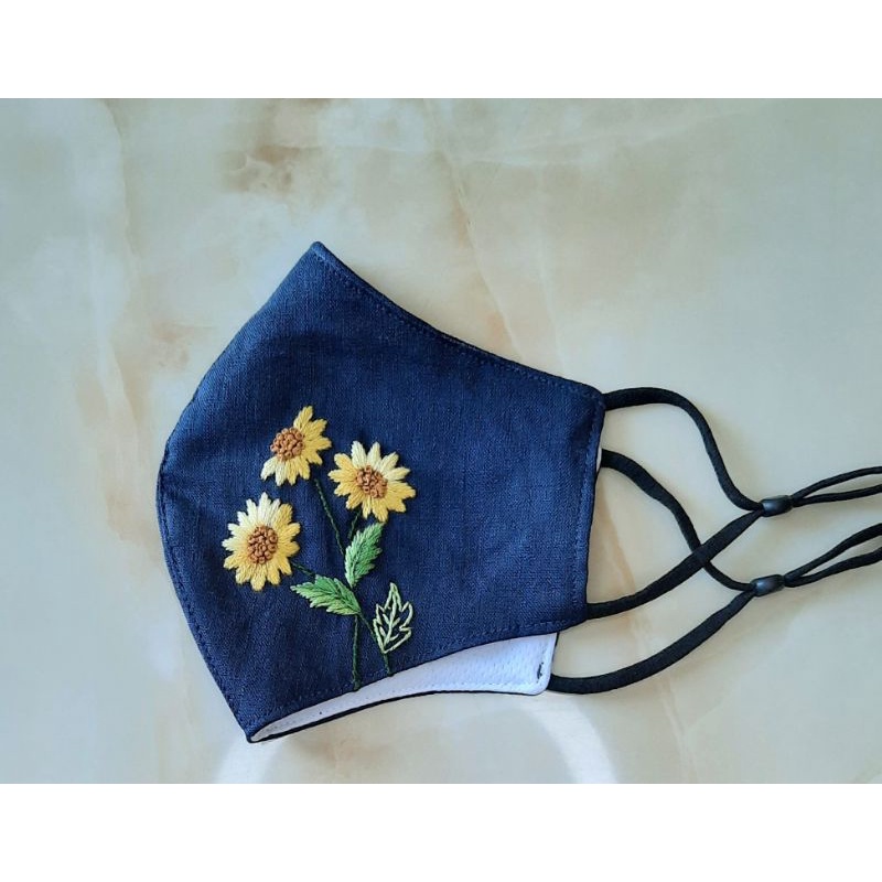 Khẩu trang linen thêu tay