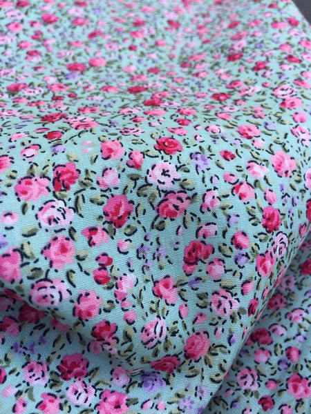 Vải thô cotton hoa nhí hồng nhạt, nền xanh ngọc trầm!