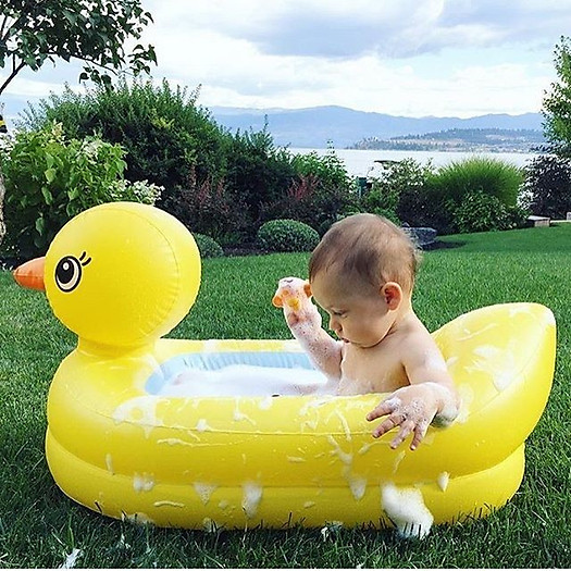 chậu tắm phao con vịt cho bé - chậu tắm con vịt