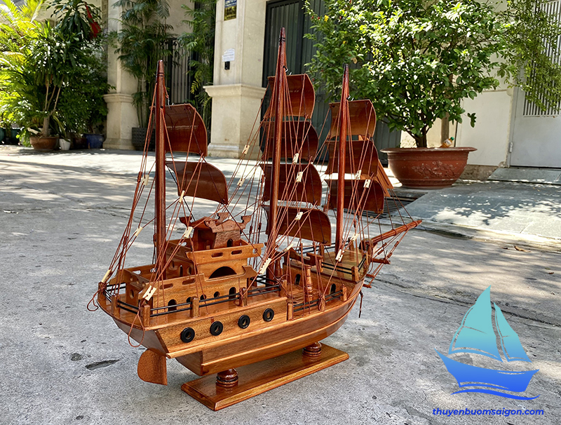 Thuyền buồm gỗ phong thủy Thái dài 75cm (gỗ Hương)