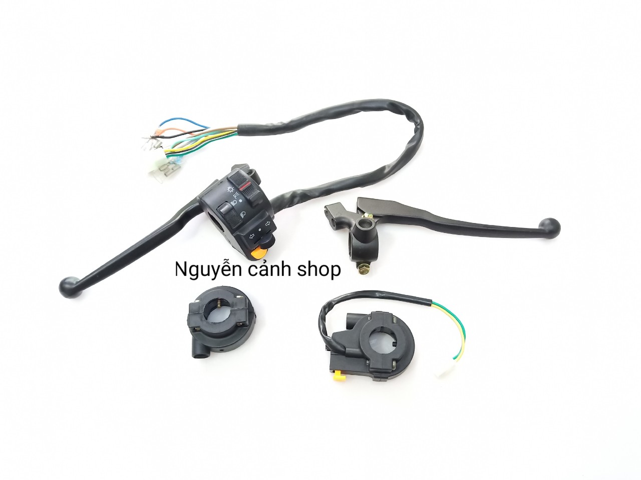 Win Car Shackles with and Without Tags, 1 Pair