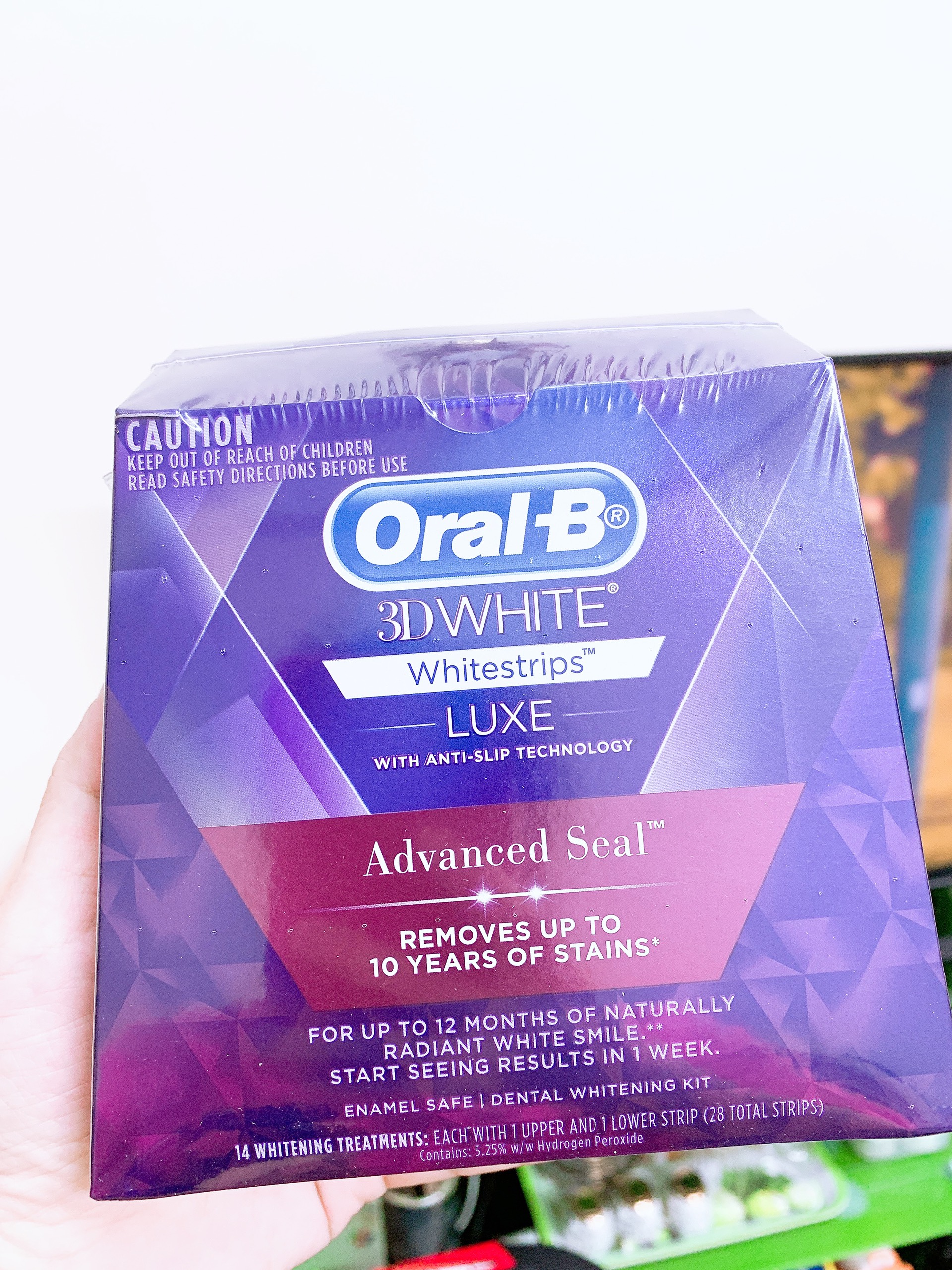 Miếng dán tẩy trắng răng Oral-B 3D White 28 miếng