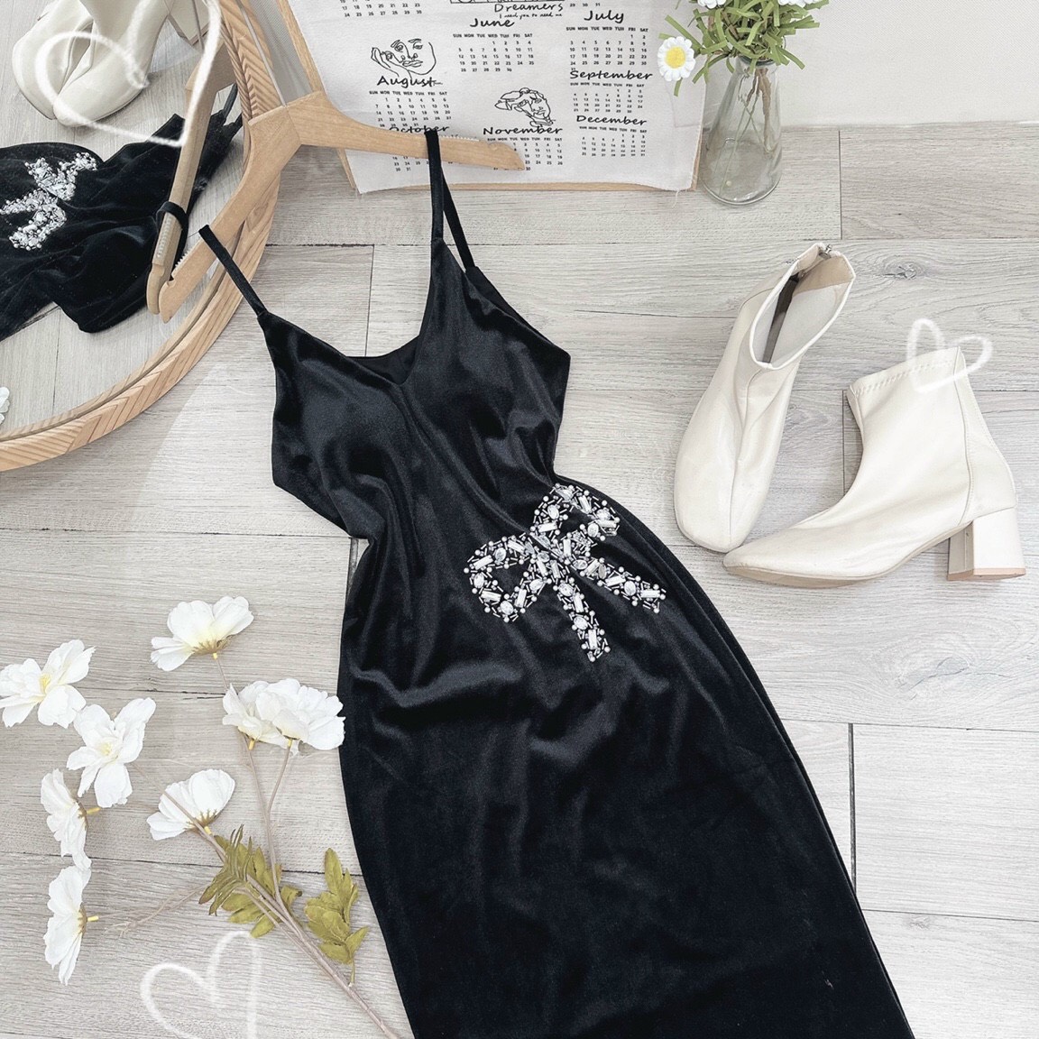 Đầm 2 dây nhung đính nơ đá sang trọng