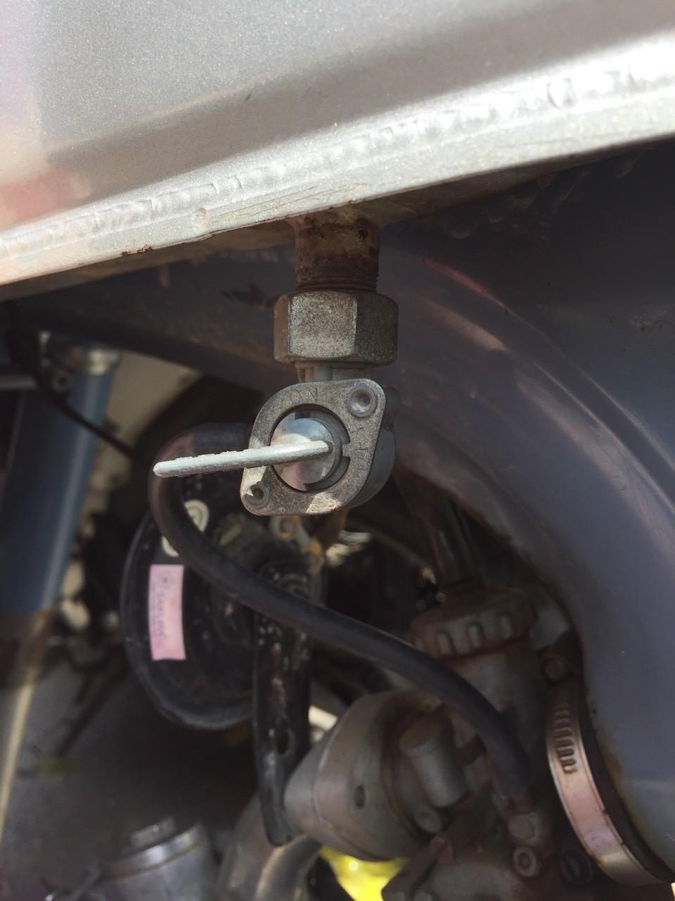 khóa xăng bình xăng lớn honda CD