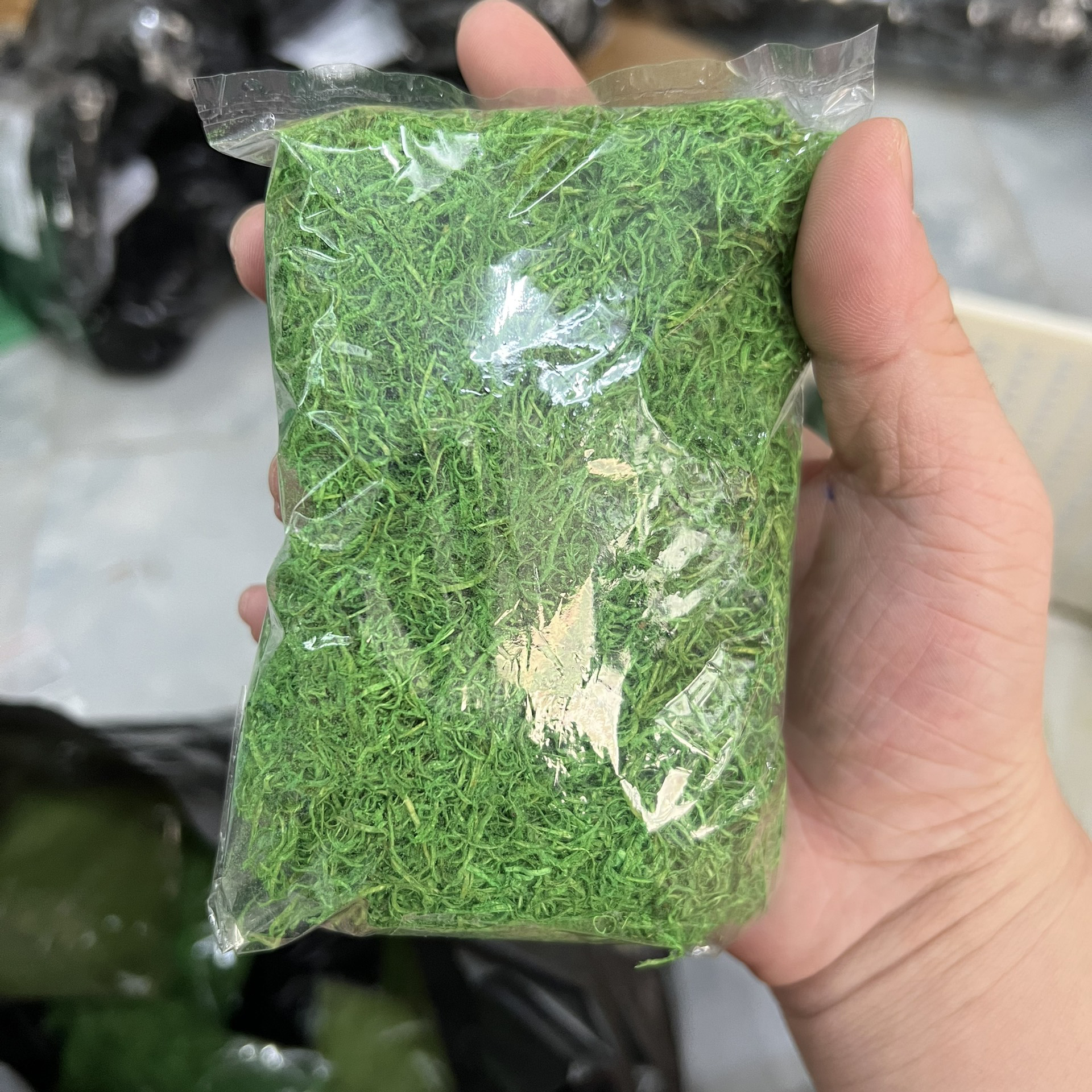 Cỏ và bột trang trí hoa