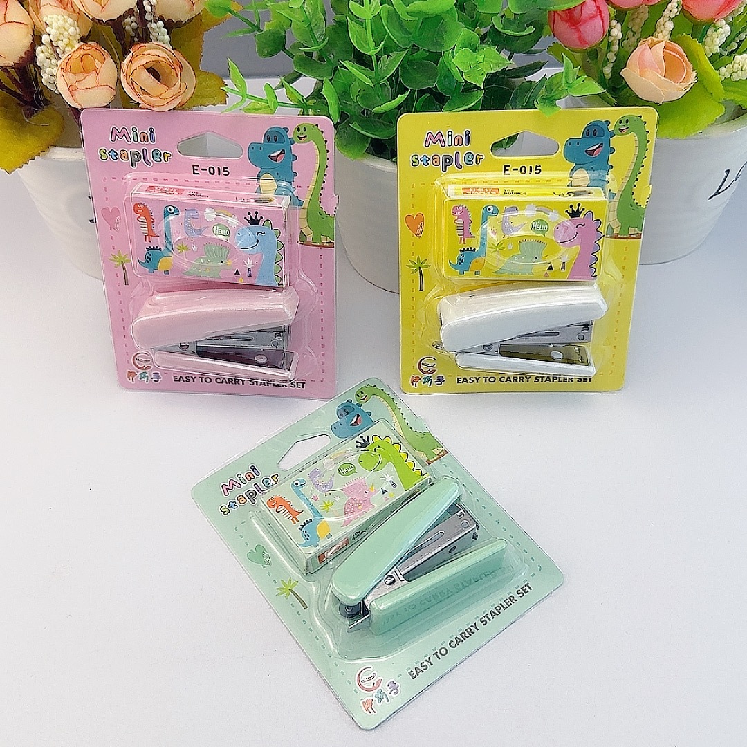 Dập ghim mini màu sắc dễ thương (kèm 1 hộp ghim)