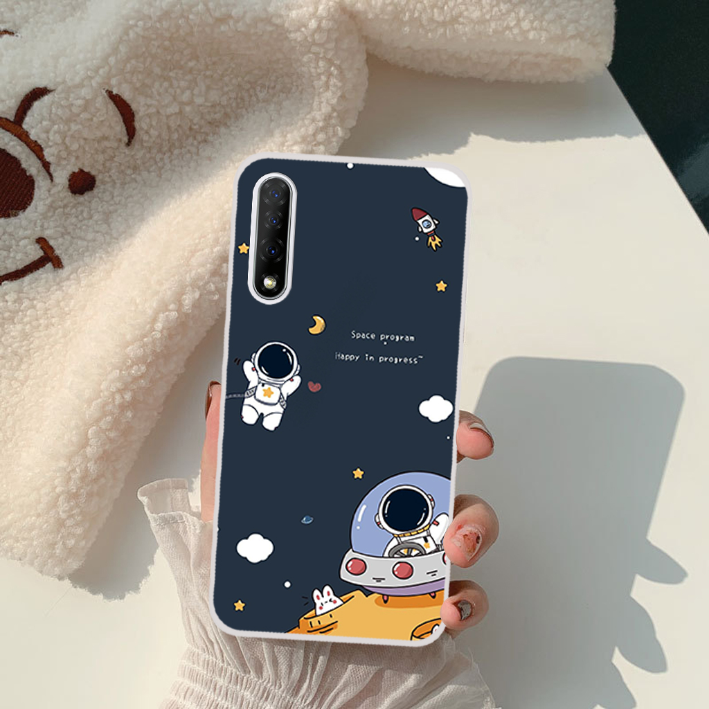Ốp lưng Vsmart Live hình vũ trụ, phi hành gia astronaut