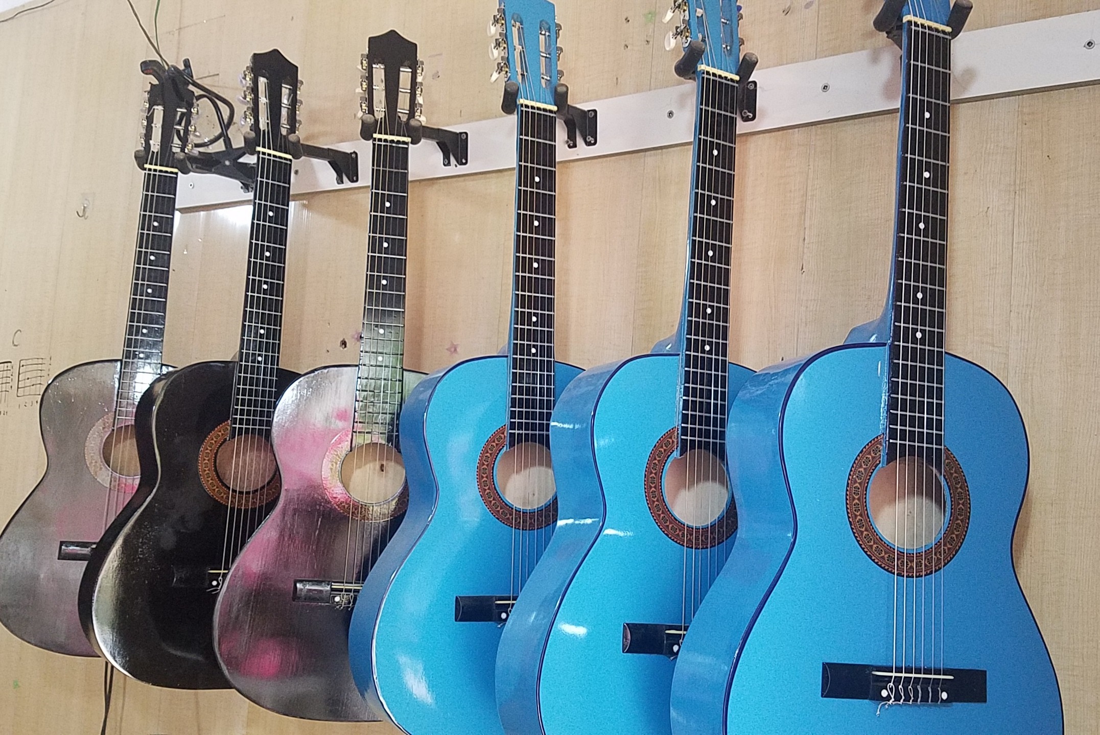 Đàn guitar classic giá rẻ, đàn ghi ta phổ thông
