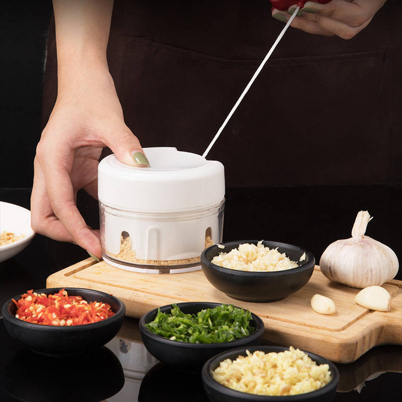 [ HOT SALE ] Máy xay tỏi ớt cầm tay mini, Dụng cụ xay tỏi ớt đa năng - Dụng cụ nhà bếp, Dụng cụ xay tỏi ớt cầm tay đa năng thế hệ mới, Xay tỏi ớt kéo tay mẫu mới, Dụng cụ xay/nghiền tỏi, ớt ,rau ,củ