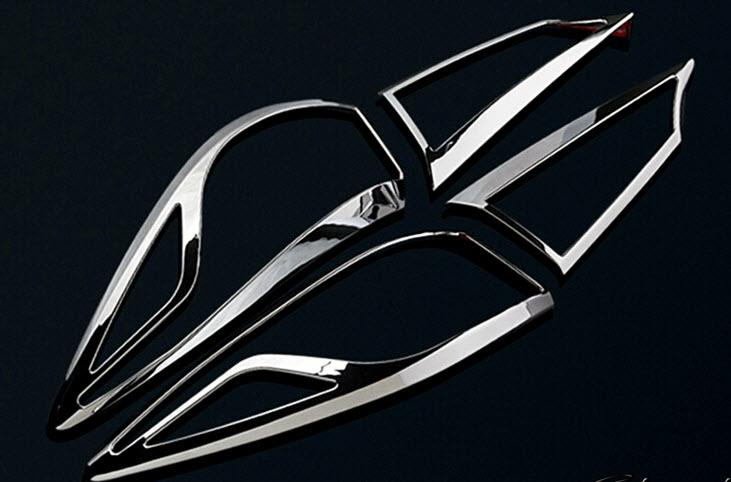 Ốp trang trí đèn hậu Mazda 3 2015-2018