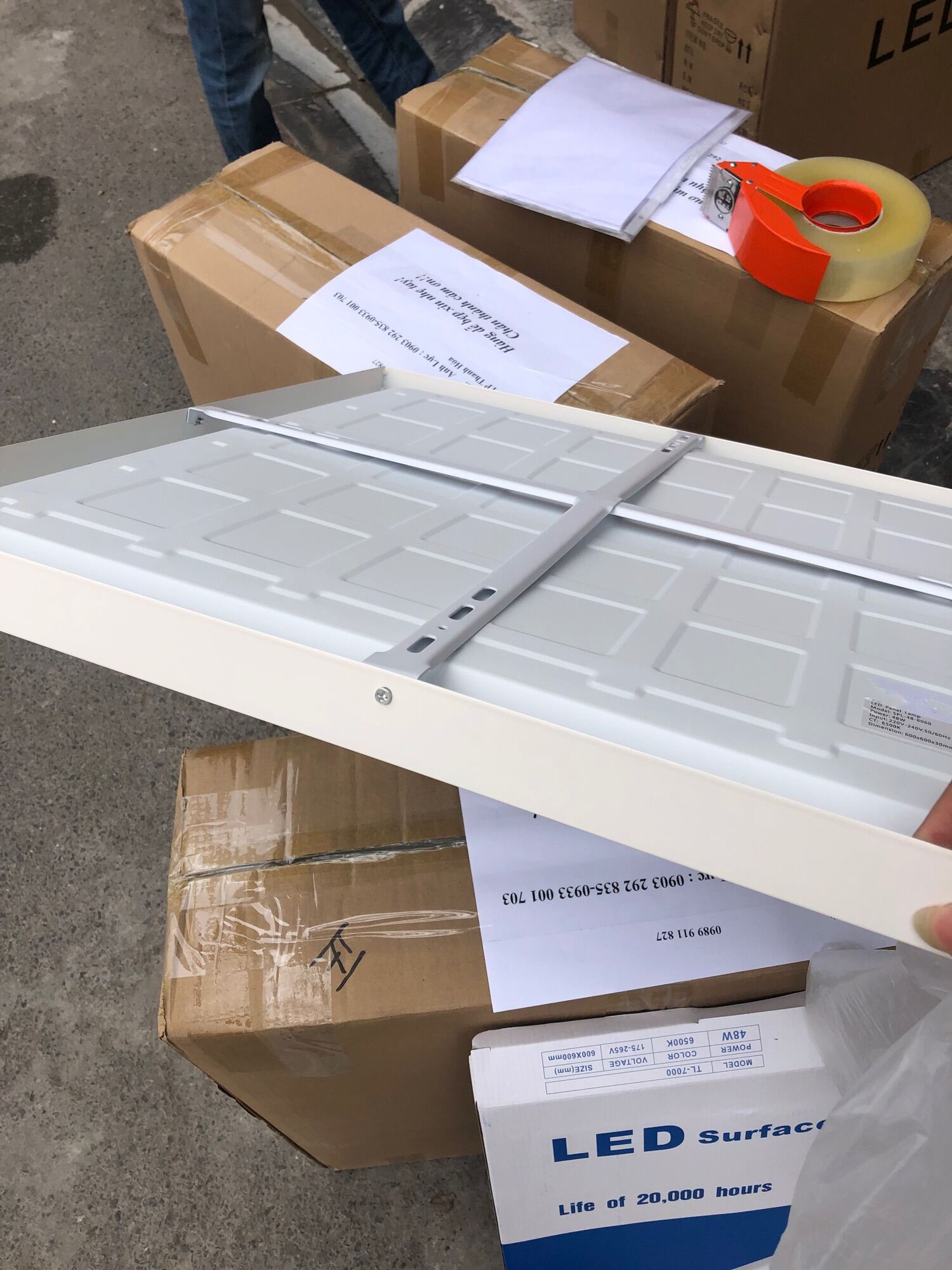 Đèn led panel 600×600 48w ốp trần nổi ốp trần thạch cao