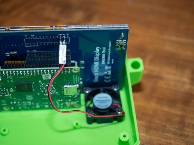 Vỏ case raspberry pi 3 dùng màn cảm ứng 5inch in 3d