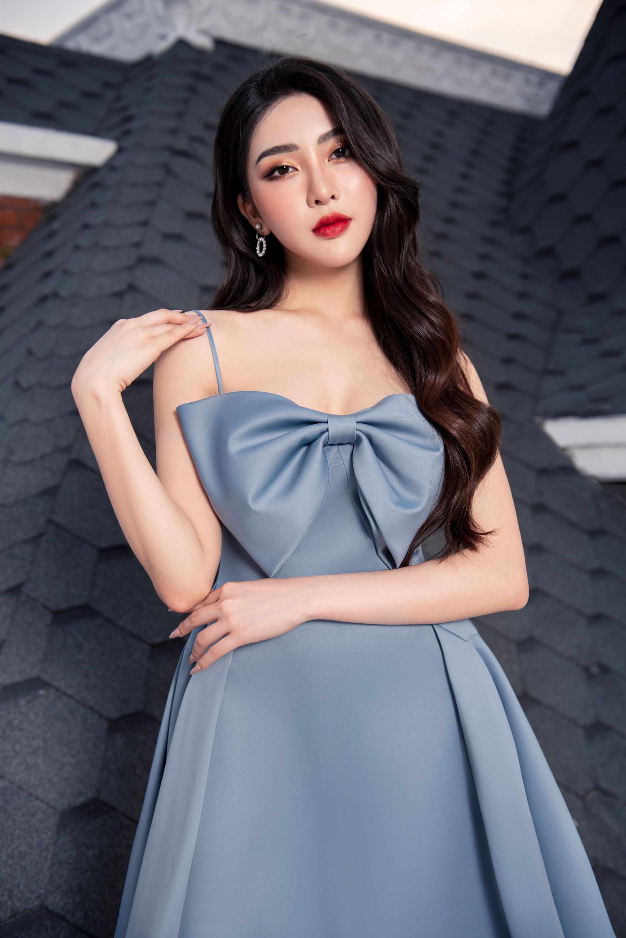 LARMES - Đầm ngắn xếp li Bowi