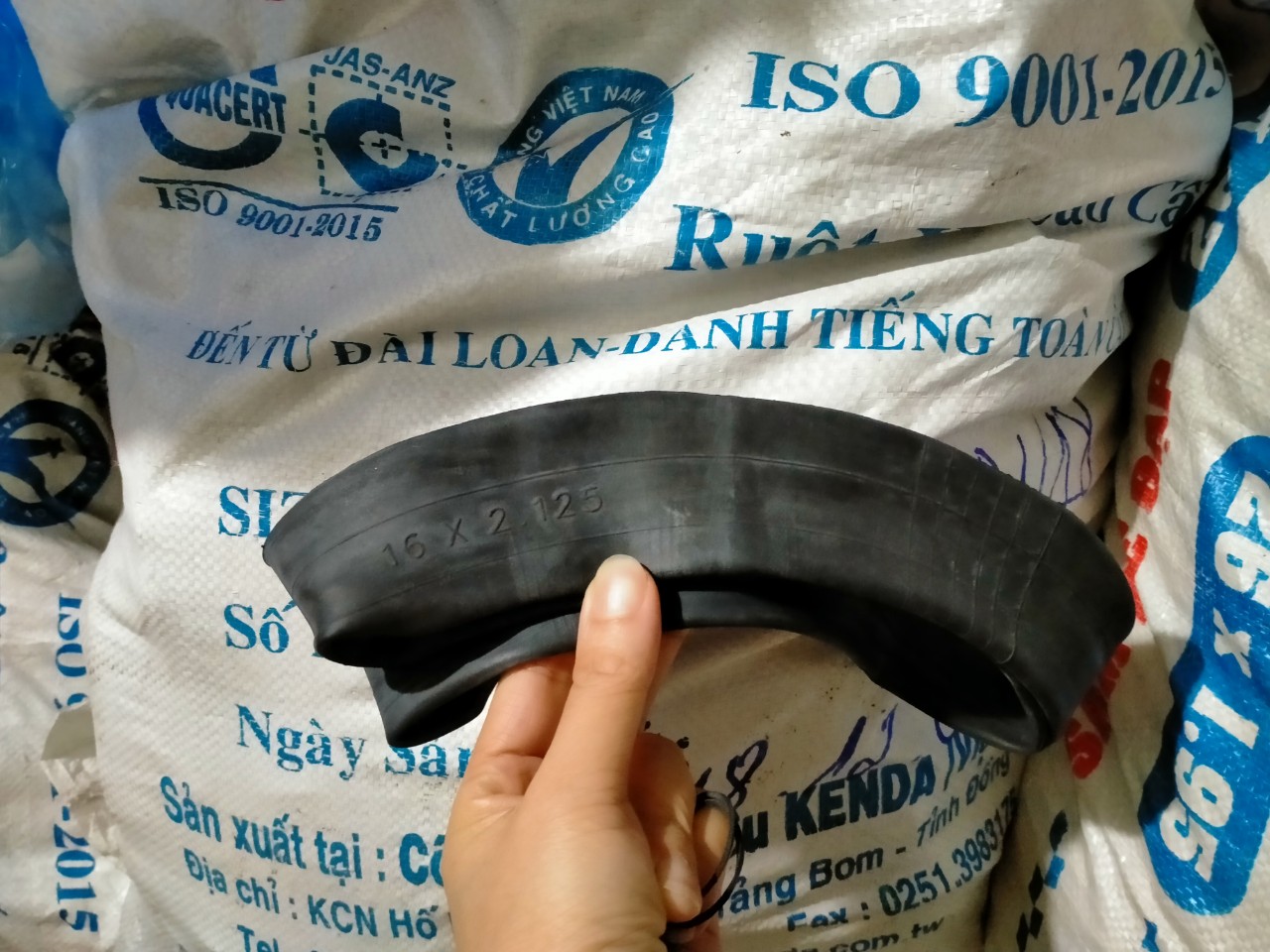RUỘT, SĂM XE ĐẠP ĐIỆN 16x2.125 VAN CONG KENDA