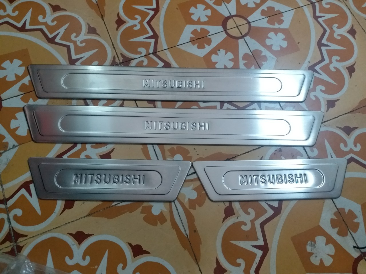 Bộ 4 ốp bậc ngoài inox Mitsubishi Attrage các đời xe 2015-2021