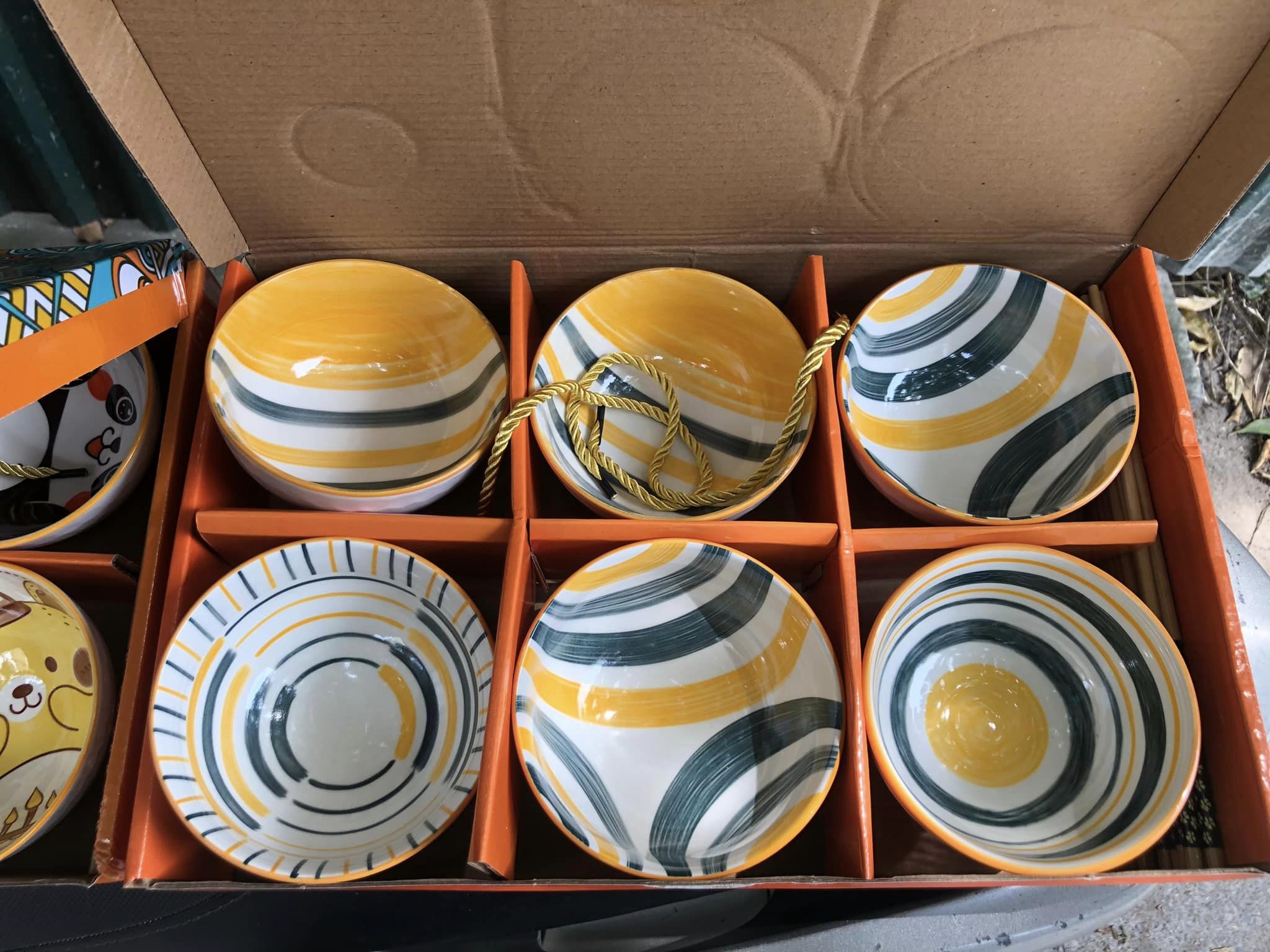 Bộ 6 bát sứ tráng men kèm đũa siêu xinh