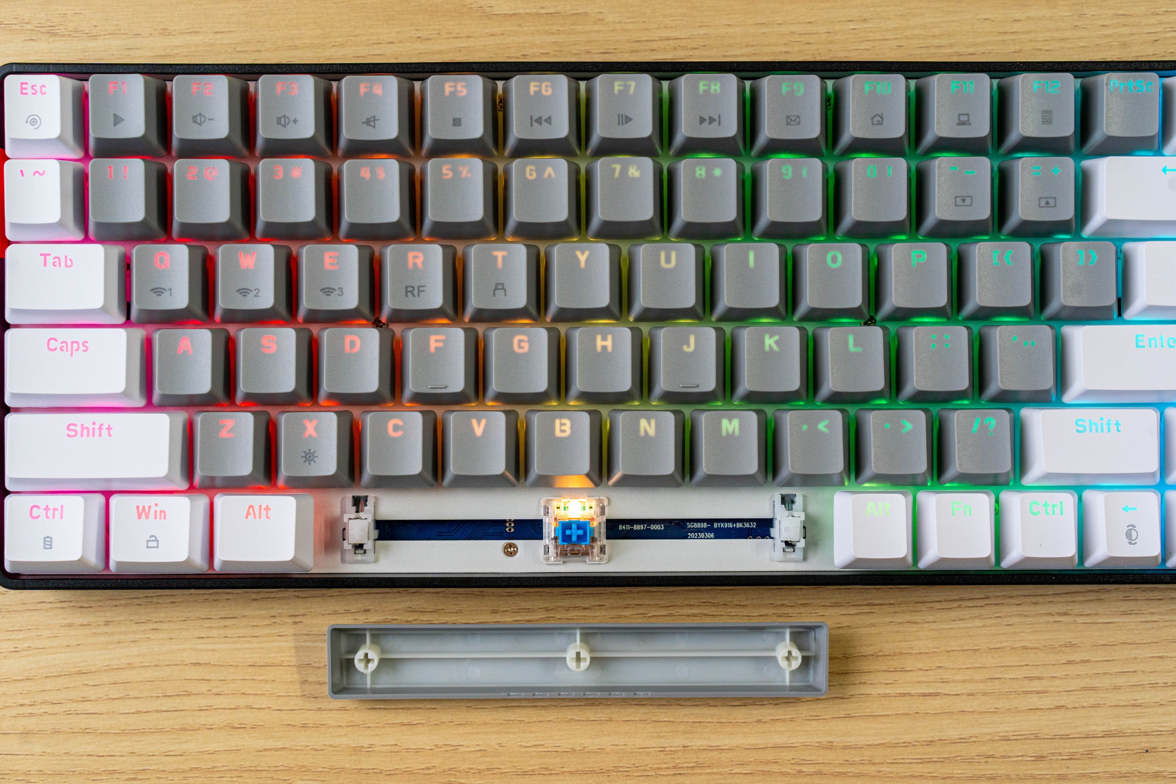 Bàn phím cơ chơi game E-Dra EK384 Triple Mode - Alpha led RGB