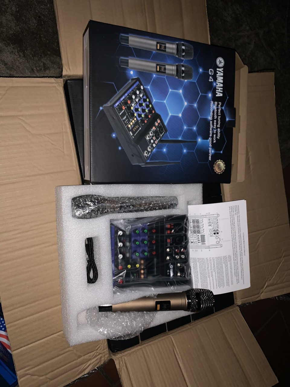 Bộ Mixer Livetream Yamaha G4 (Tặng kèm 2 Micro cao cấp , Dây AV ra Jack 3.5 dài 2m)