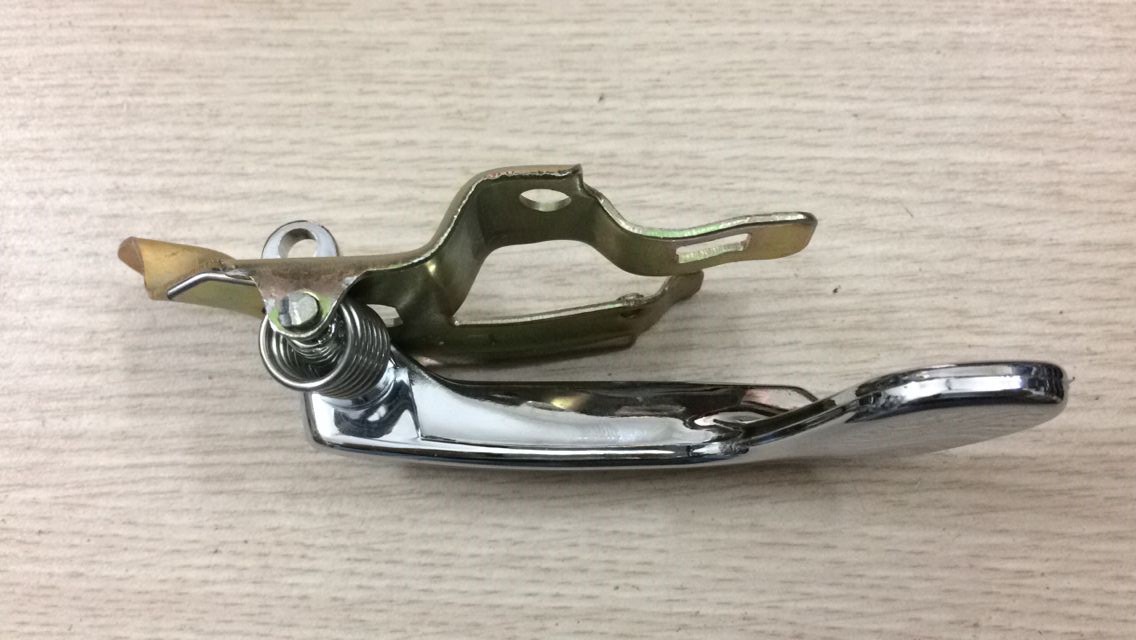 Tay mở cửa trong Mitsubishi Jolie