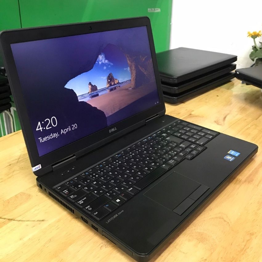 Laptop Dell Latitude E5540 mới 95-98% core i5 4300U RAM 4GB, ổ cứng SSD 128GB, màn hình 15.6" tặng bộ quà tặng trị giá 500k gồm cặp, sạc, chuột không dây, bàn lót di chuột - AIT Shop