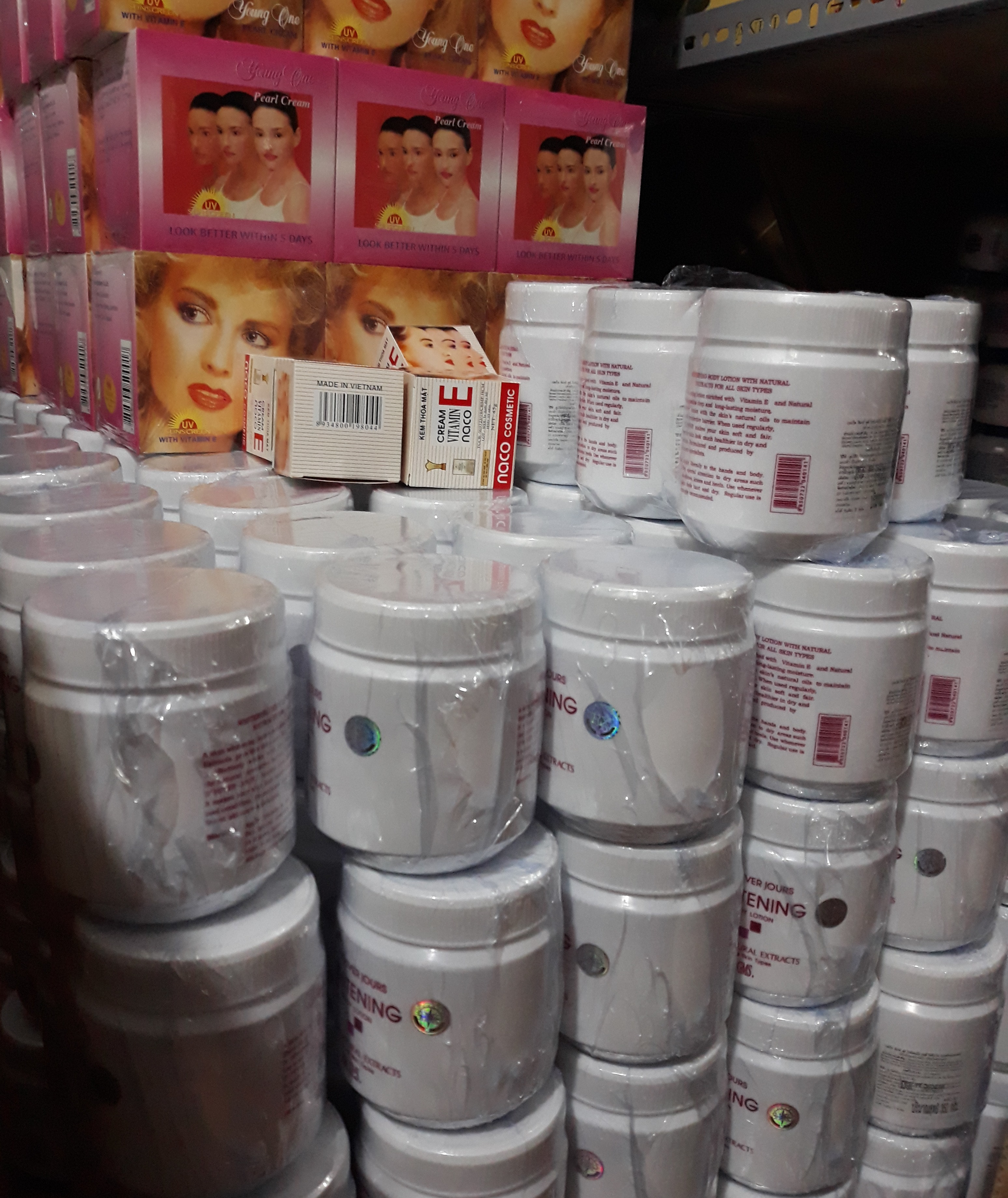 kem velvet whitening thái