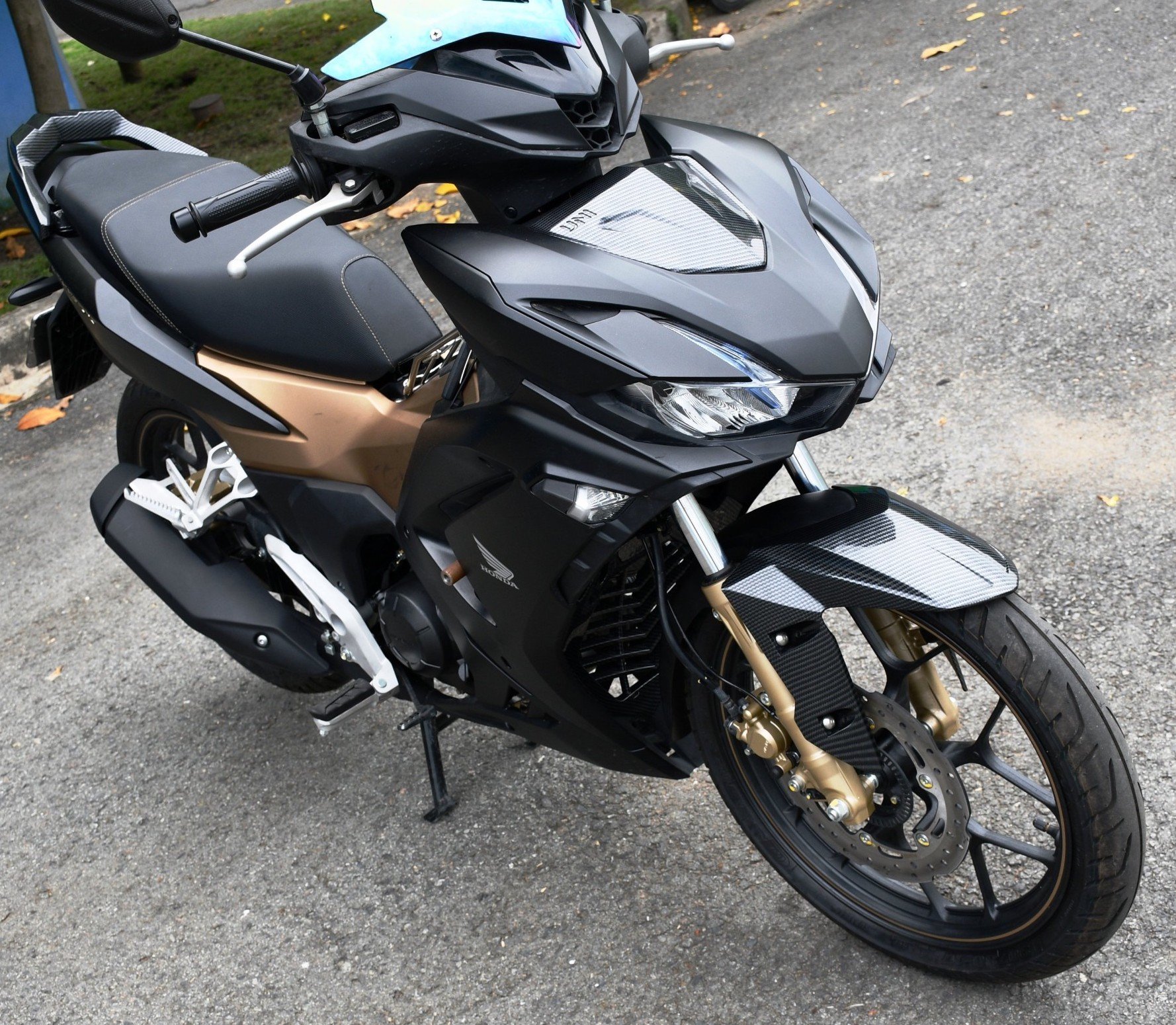 Dè trước Winner X, V3 Carbon