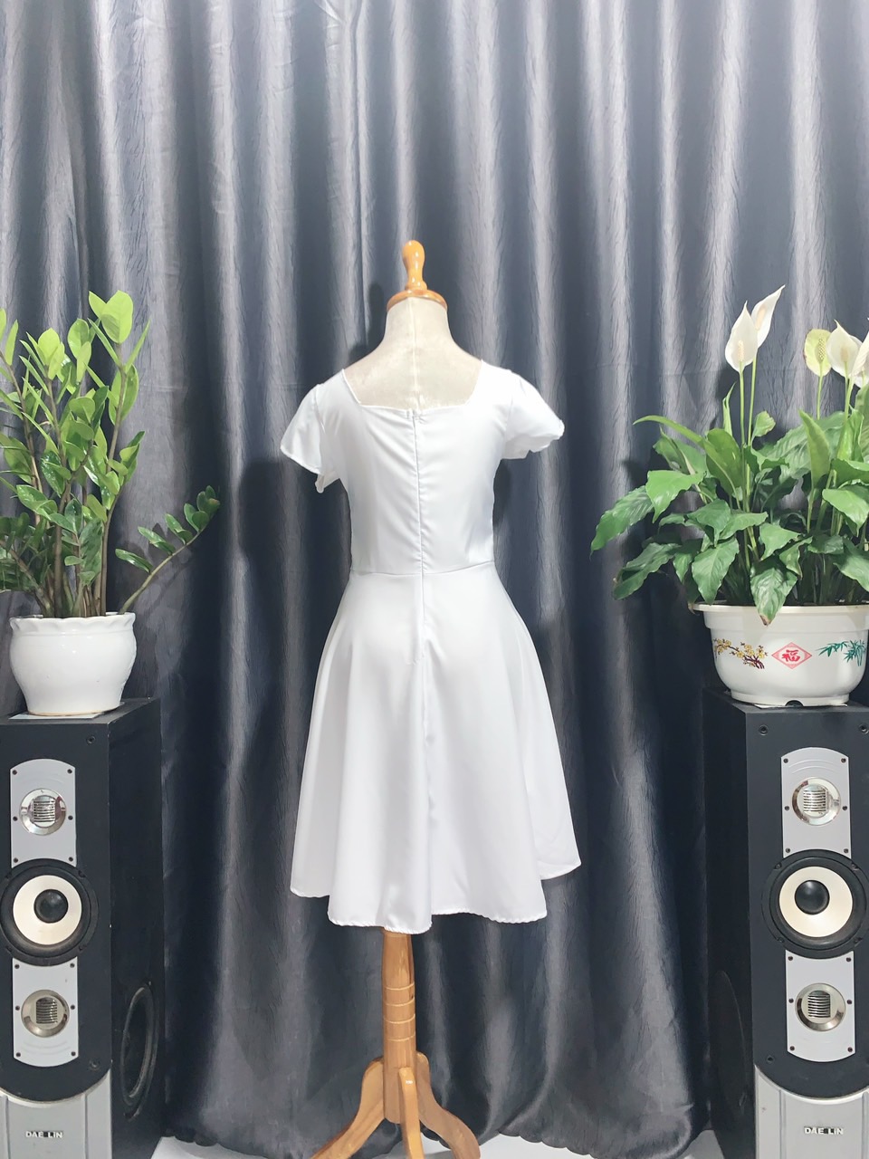 Đầm nữ dáng xòe màu trắng chất kate lụa kèm hình thật