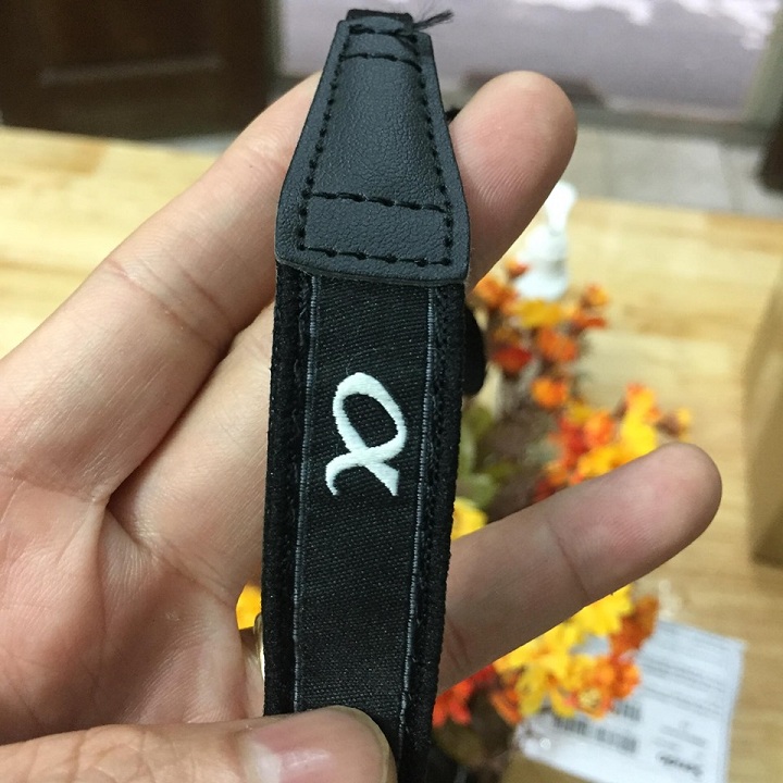 Dây đeo máy ảnh Sony