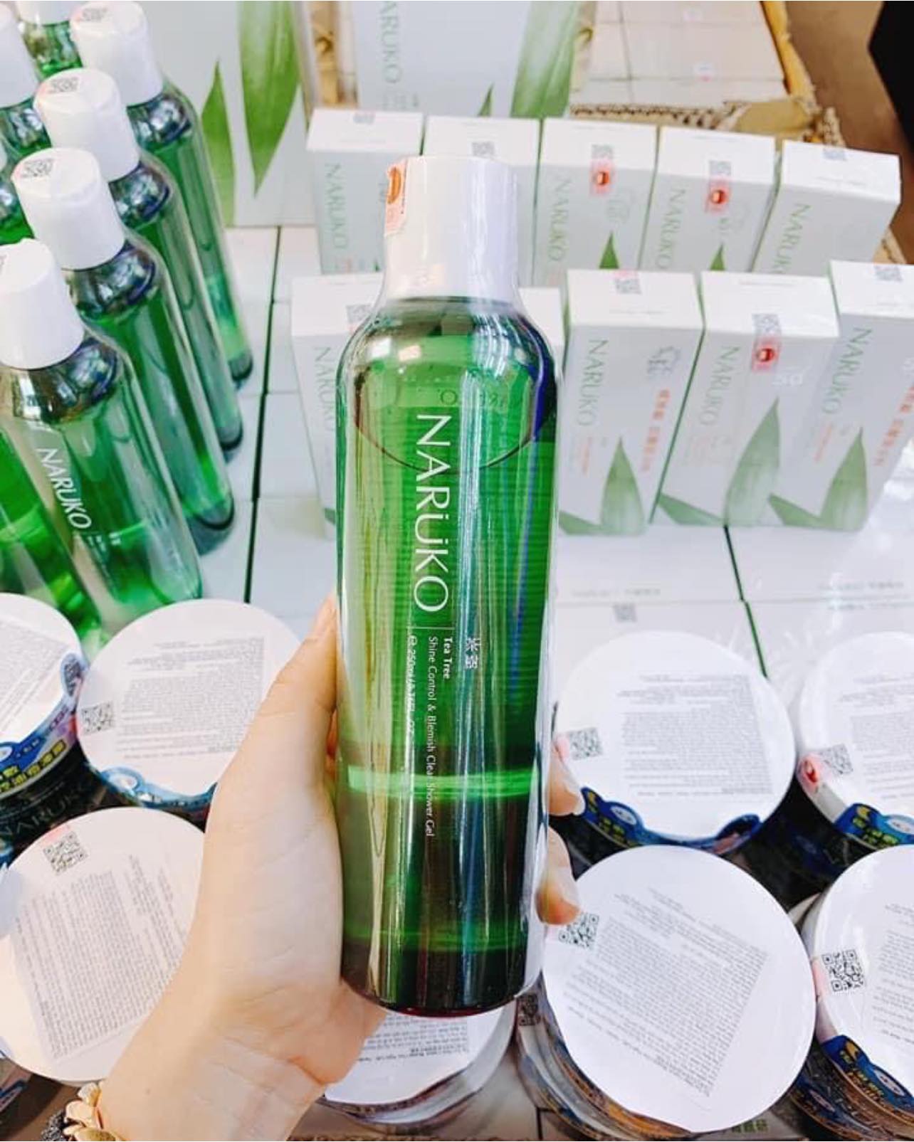 Sữa Tắm Naruko Tea Tree Shine Control & Blemish Clear Shower Gel 250ML