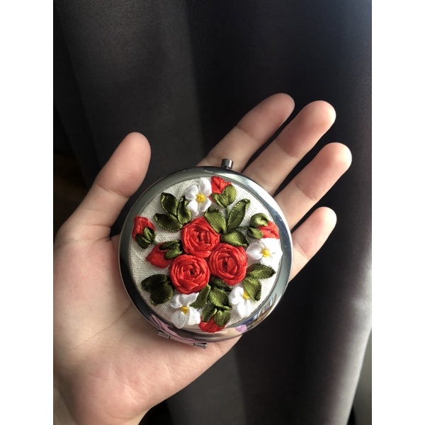 Gương thêu handmade(mini nắp gập)