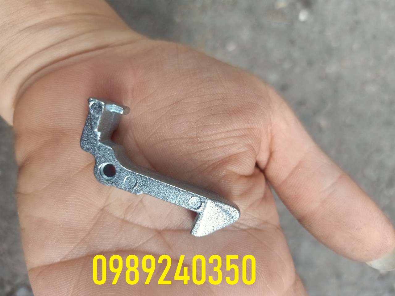 Móc chốt cửa máy giặt Toshiba cửa ngang chính hãng