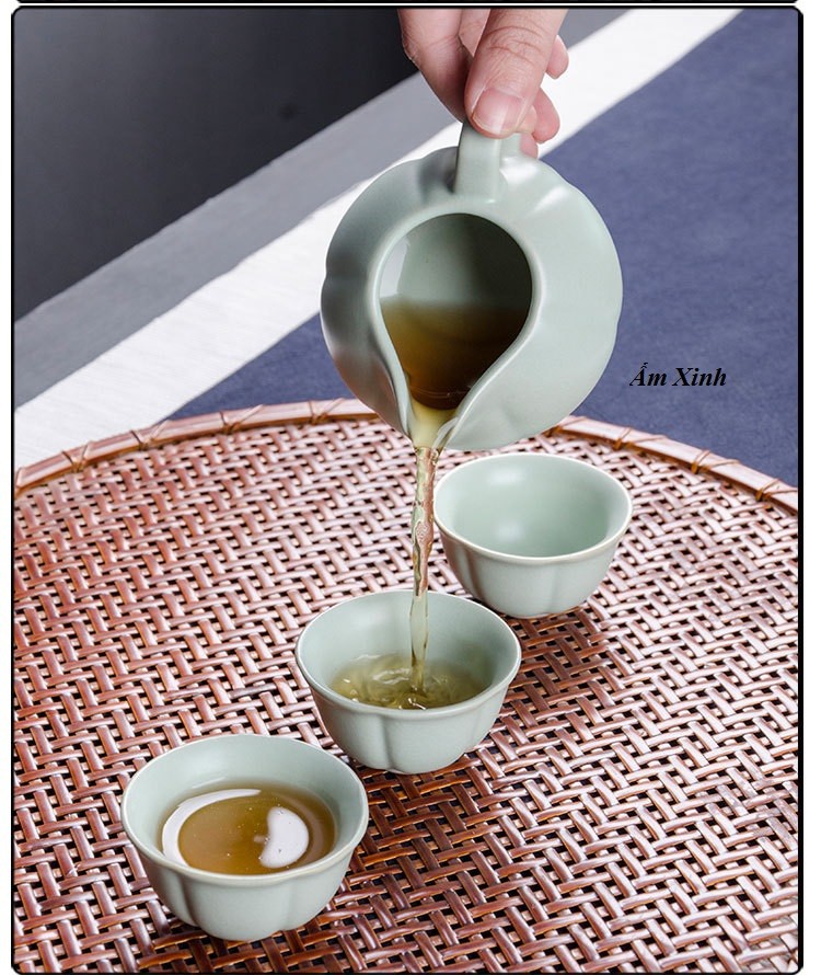 Bộ ấm trà sứ men xanh cao cấp