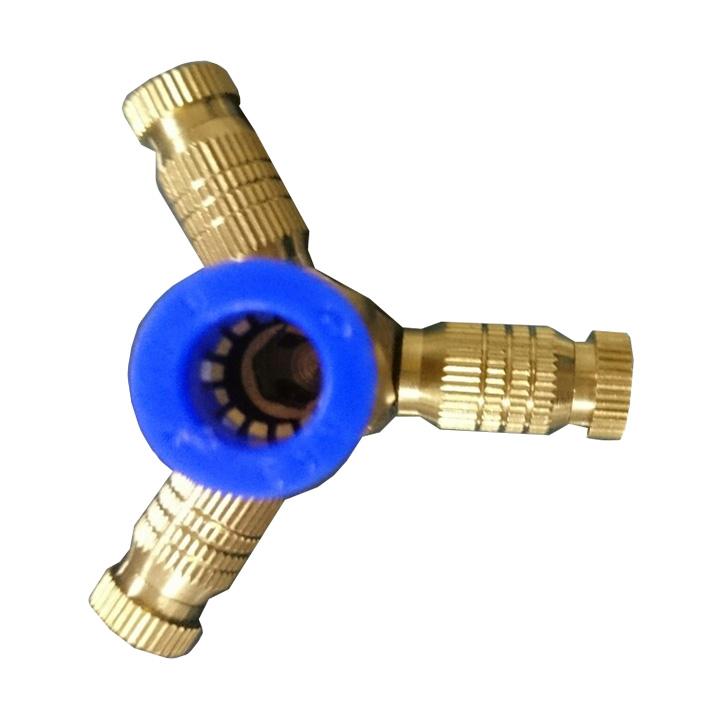 Béc phun sương chia 3 hướng bao gồm 3 béc số 3 .