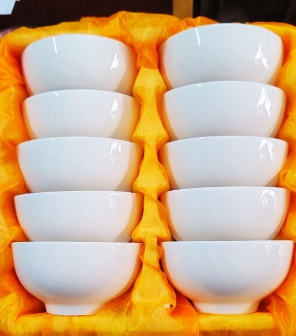 BỘ TÔ, CHÉN, DĨA GỐM SỨ TRẮNG 4D CAO CẤP (GỒM 3 TÔ BẦU, 4 DĨA ,10 CHÉN CƠM, 10 CHÉN NHỎ, 10 MUỖNG, 10 ĐÔI ĐŨA)