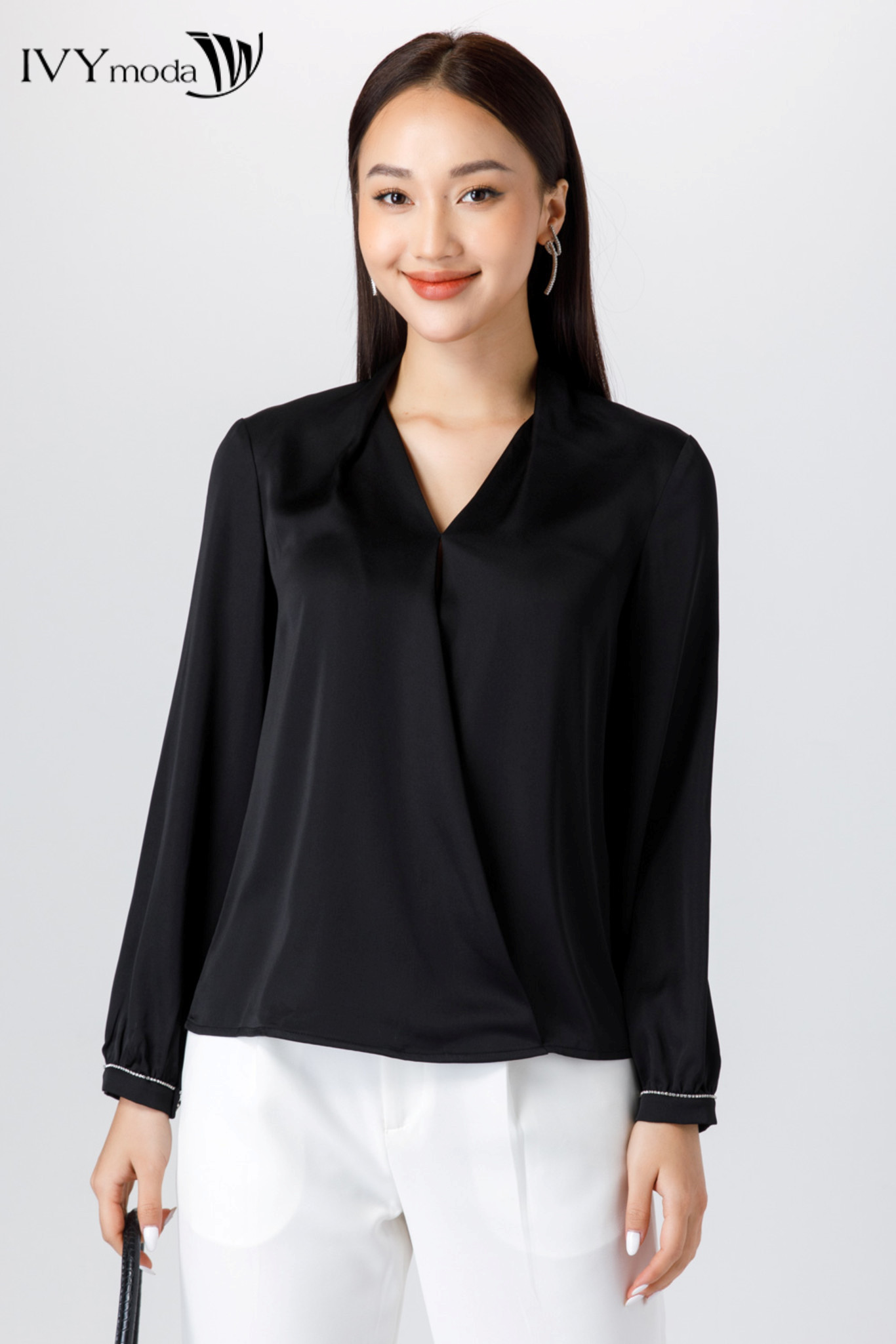 Áo sơ mi lụa cổ kiểu IVY Moda MS 17M6841