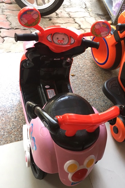 Xe máy điện cho bé hình heo Peppa