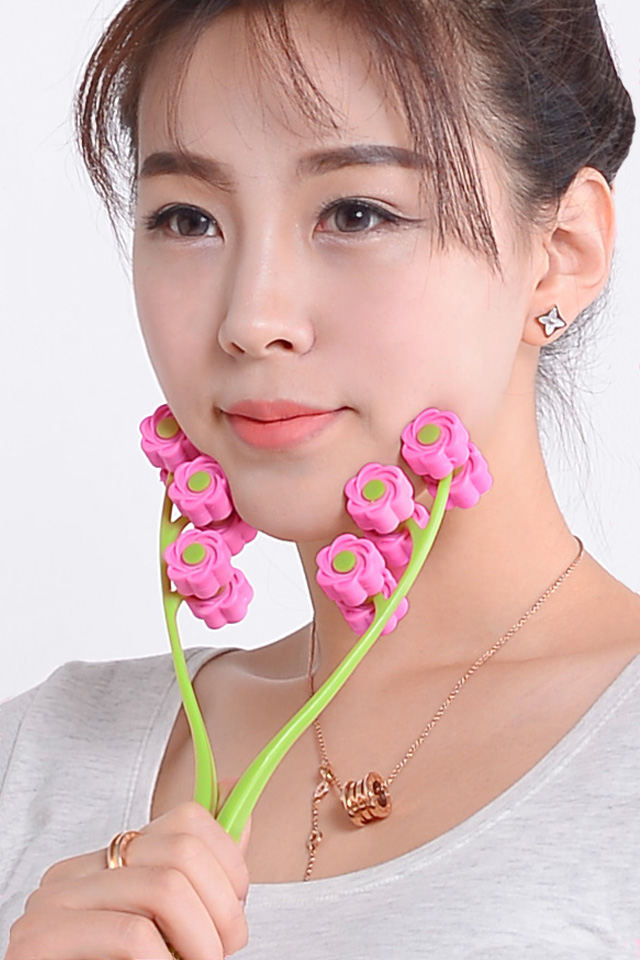 Cây massage thon mặt Vline HÌNH BÔNG HOA