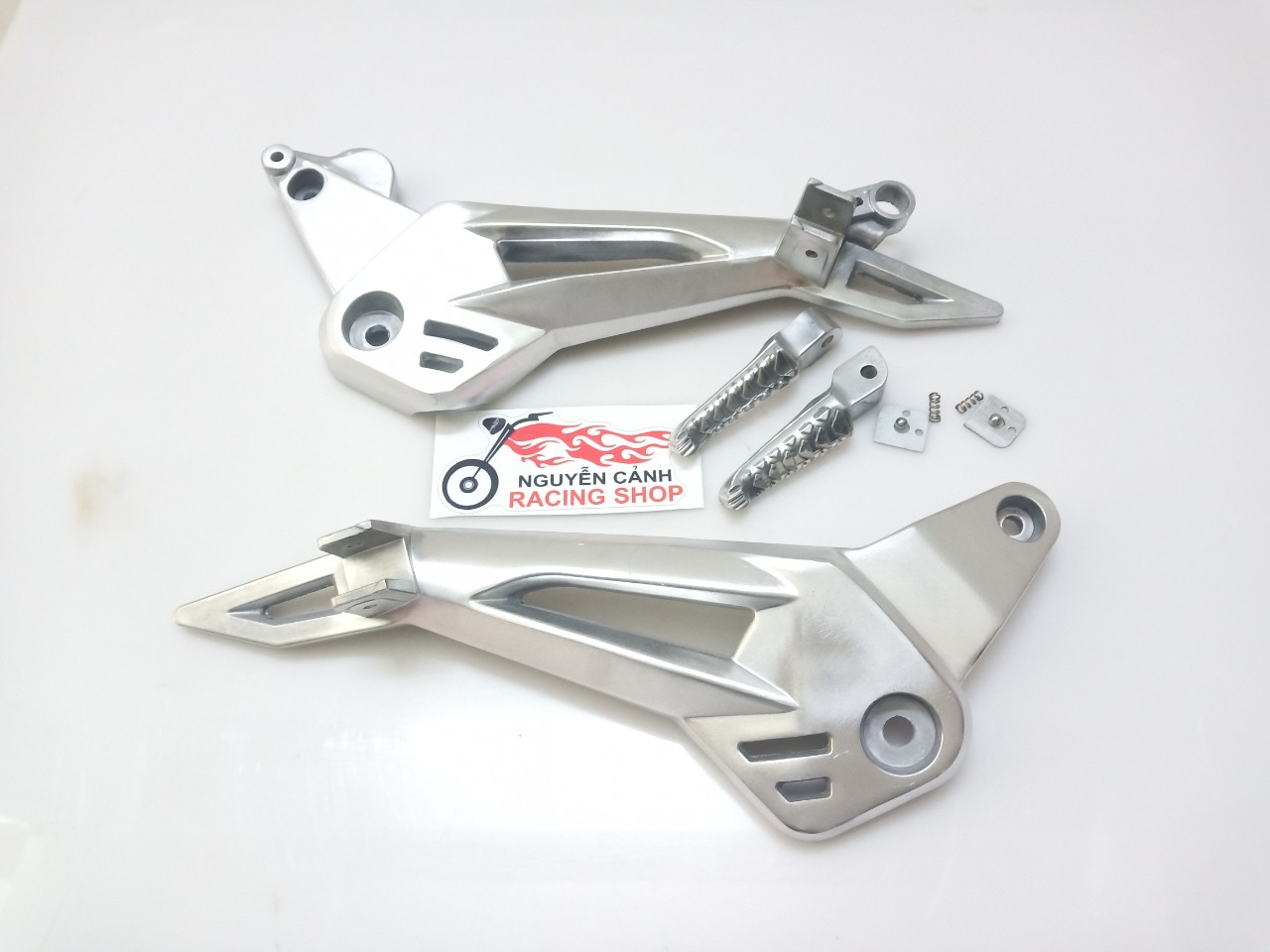 [Lấy mã giảm thêm 30%]gác chân wave dream đùi gà xếp bật bi trắng