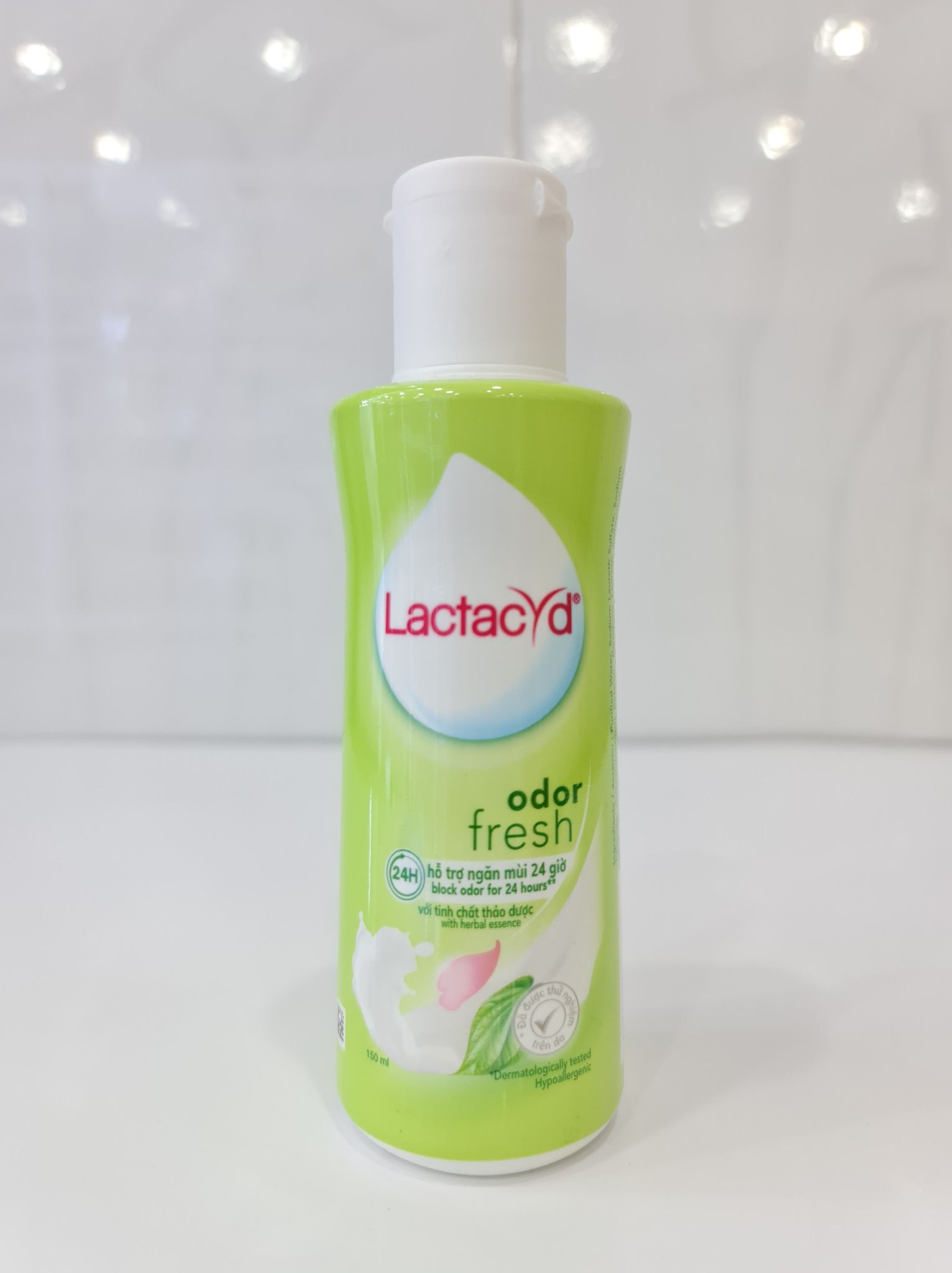 Dung Dịch Vệ Sinh Phụ Nữ Lactacyd Tinh Chất Lá Trầu Không