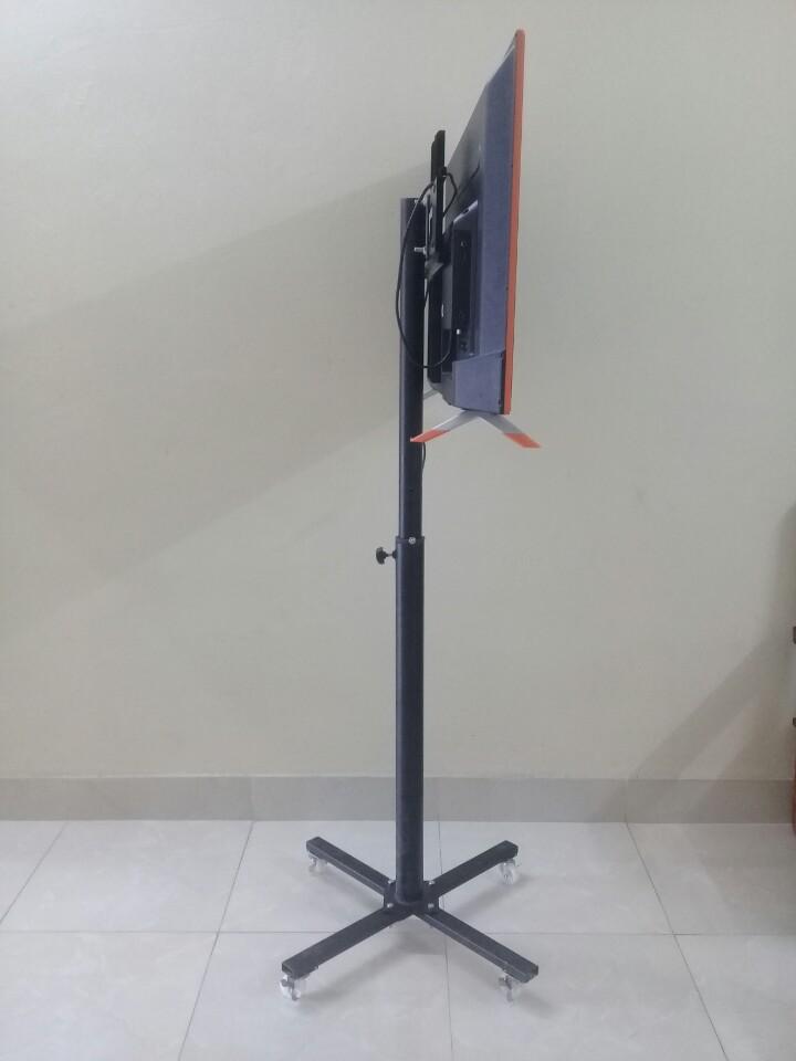 Giá treo tivi di động 1 trụ